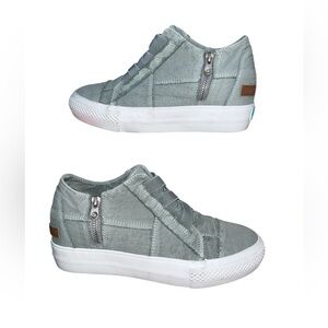 Women’s Blowfish Malibu Size 9 1/2 Casual High Top Slip-On Side Zip Sneakers